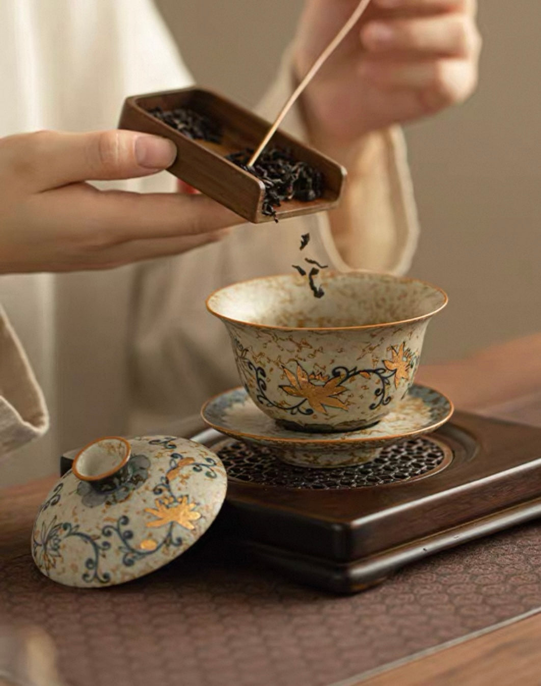 Hand-Painted Blue & White Intertwining Lotus Flint-Red Sancai Gaiwan