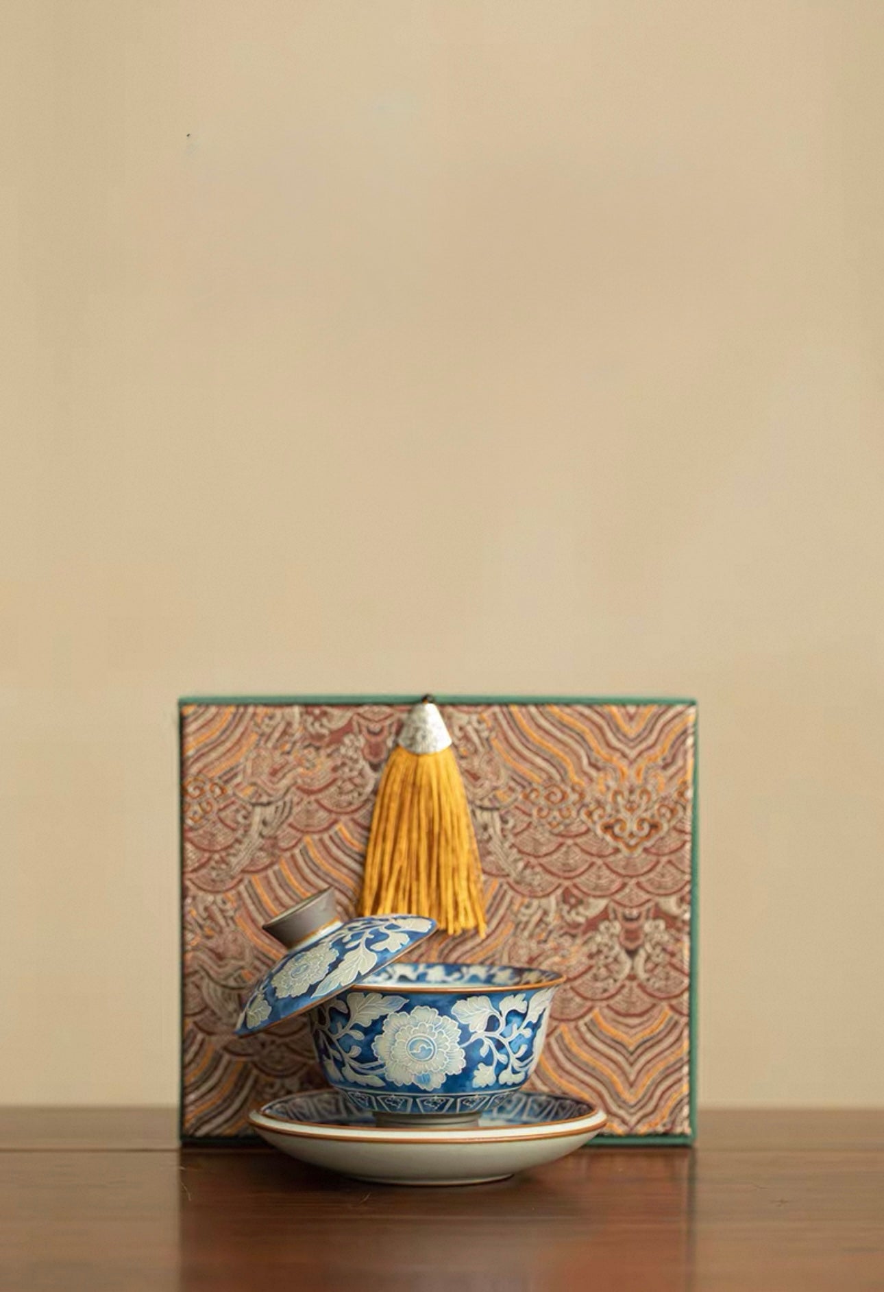Ru Ware & Yuan Blue-White Yuanbao Floating Sancai Gaiwan (Gift Box Set)