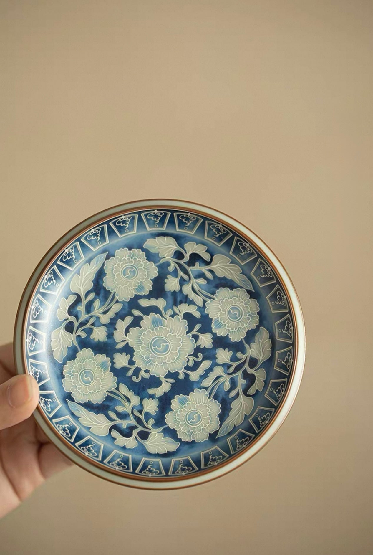 Ru Ware & Yuan Blue-White Yuanbao Floating Sancai Gaiwan (Gift Box Set)