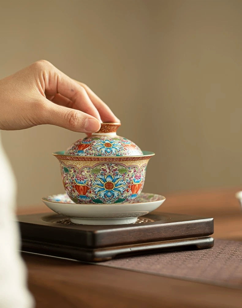 Splendid Intertwining Lotus Falangcai Sancai Gaiwan (Large Edition)
