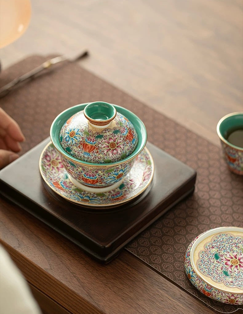 Splendid Intertwining Lotus Falangcai Sancai Gaiwan (Large Edition)