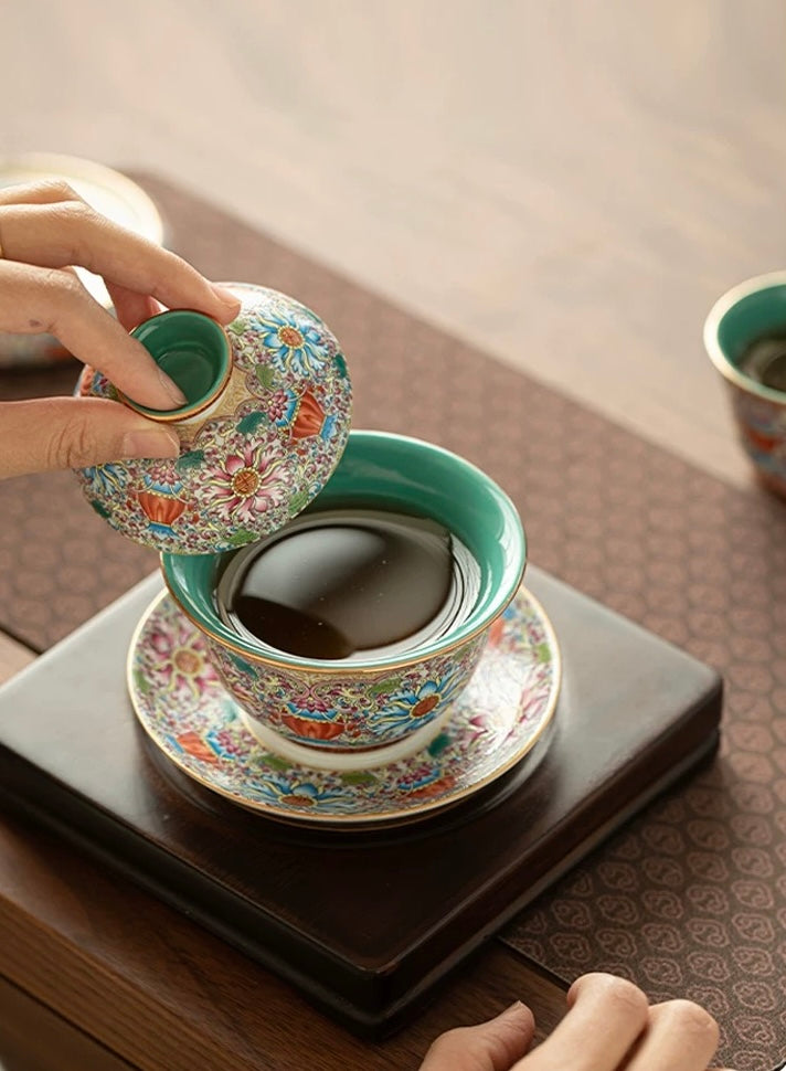 Splendid Intertwining Lotus Falangcai Sancai Gaiwan (Large Edition)