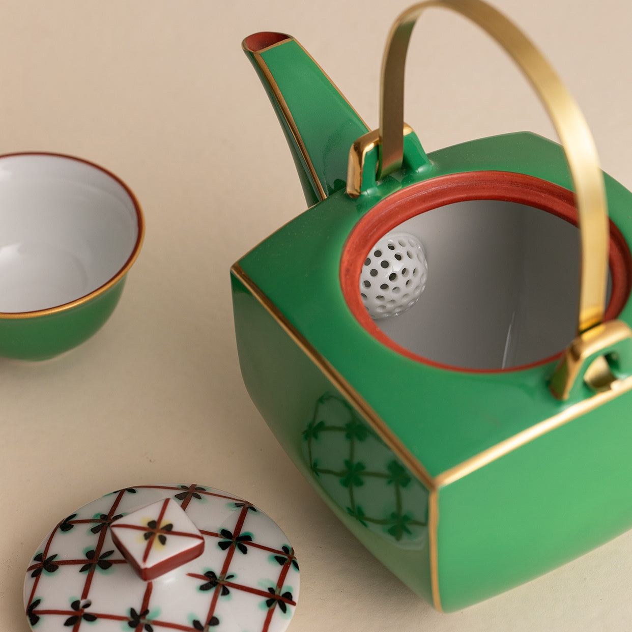 Japanese Zouzeng Kiln (Kurura-gaki) Moeghi Hand-Painted Gold Green Glaze Tea Set