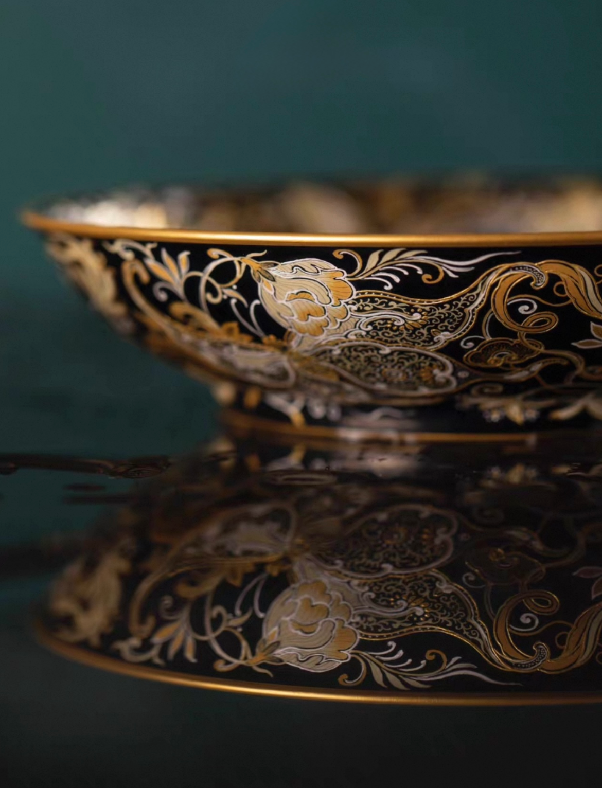 [Heirloom Collections] Imperial Artistry: Dancing Phoenix & Flying Dragon Teapot Stand – Tang Dynasty Inspired Falangcai with Gold & Silver from Jingdezhen