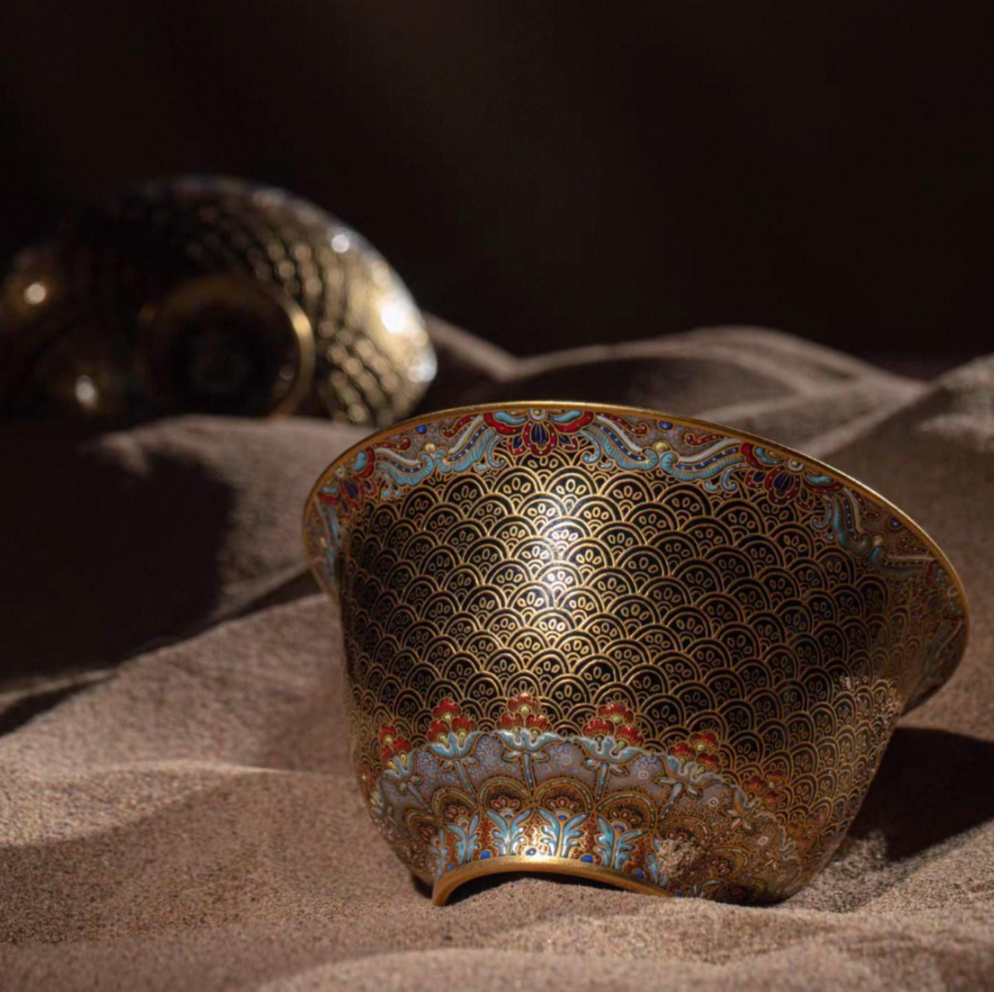 [Heirloom Collections] Imperial Splendor: Dunhuang Scales Gaiwan – Tang Dynasty Inspired Falangcai with Gold & Silver from Jingdezhen
