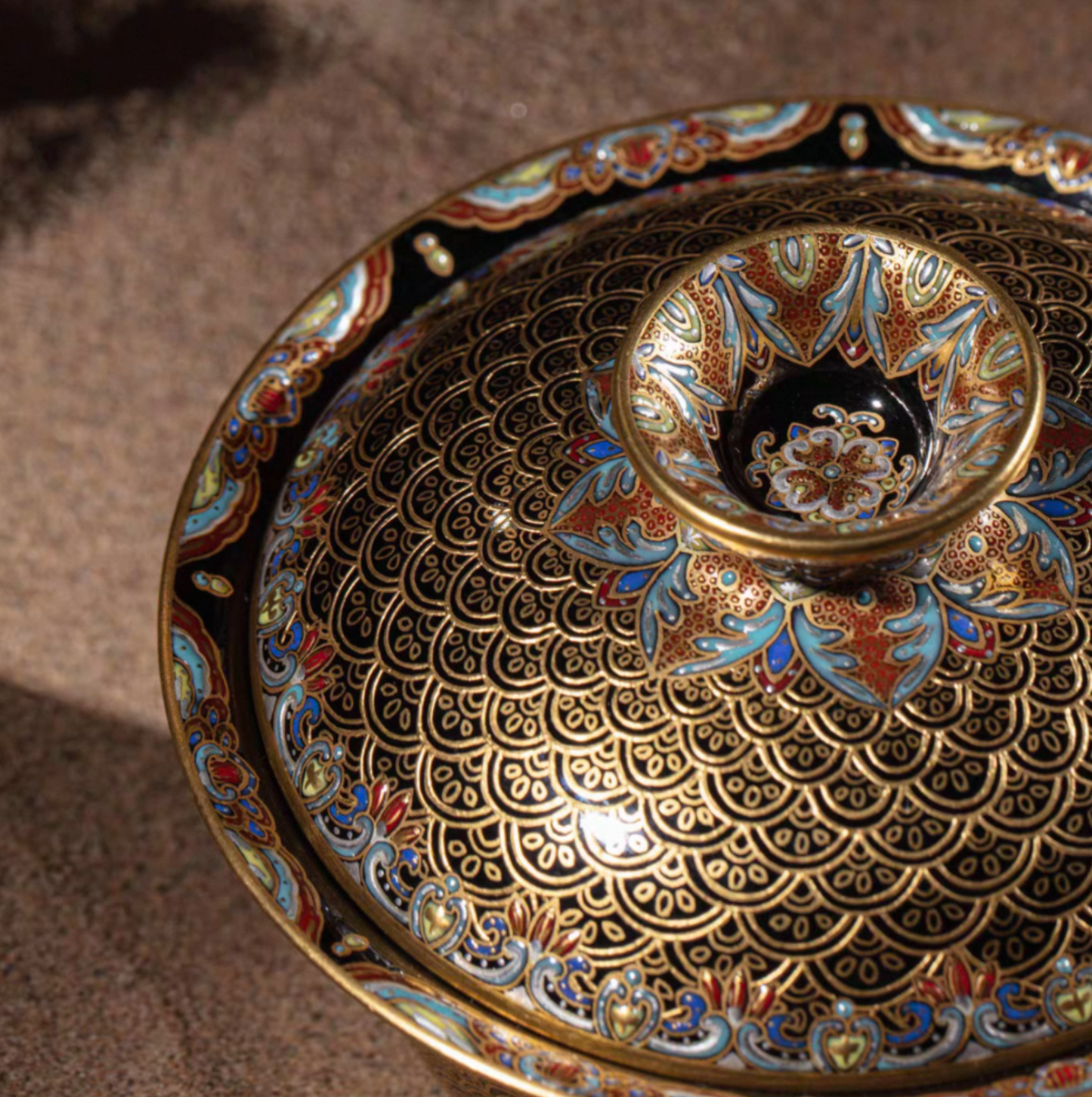 [Heirloom Collections] Imperial Splendor: Dunhuang Scales Gaiwan – Tang Dynasty Inspired Falangcai with Gold & Silver from Jingdezhen