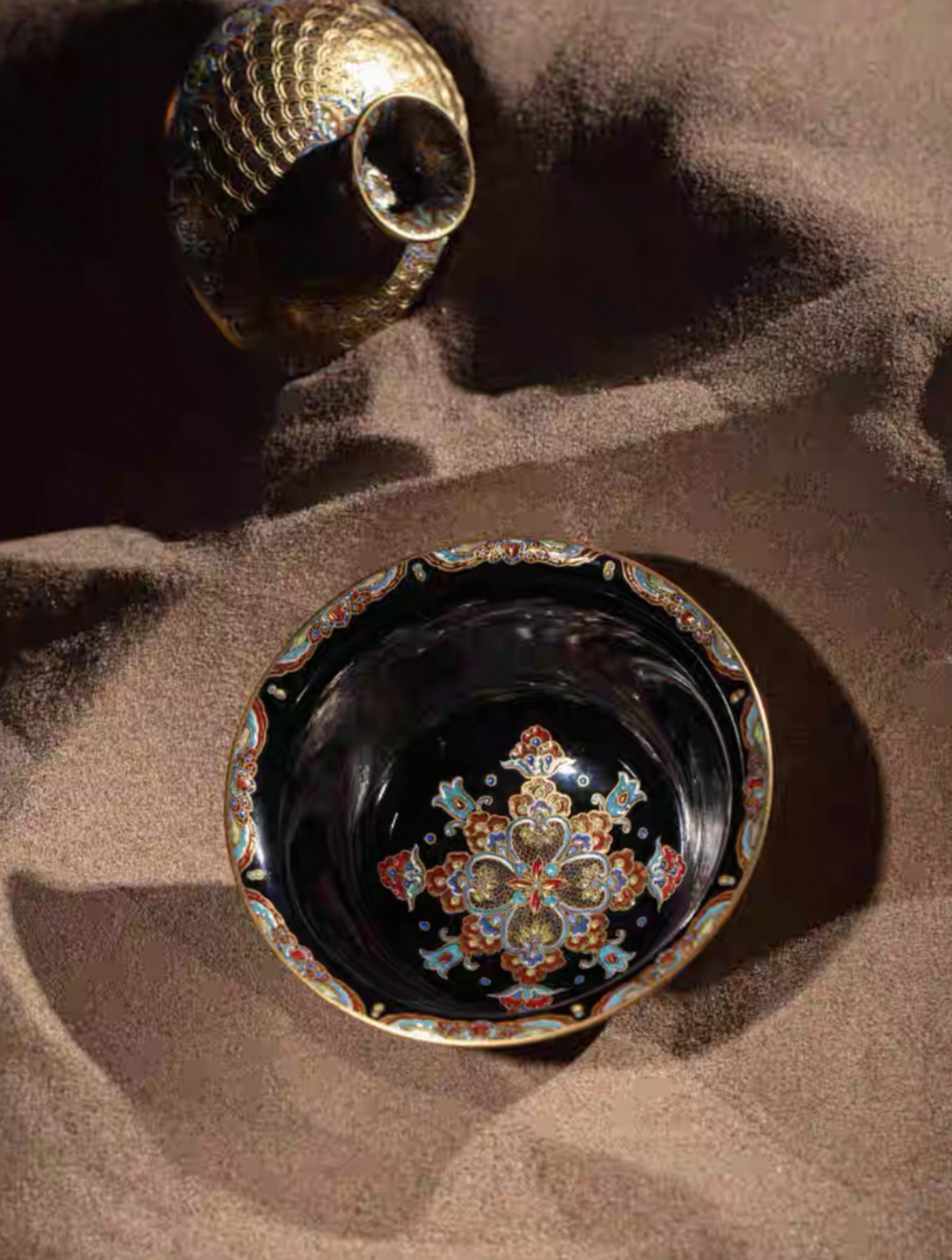 [Heirloom Collections] Imperial Splendor: Dunhuang Scales Gaiwan – Tang Dynasty Inspired Falangcai with Gold & Silver from Jingdezhen