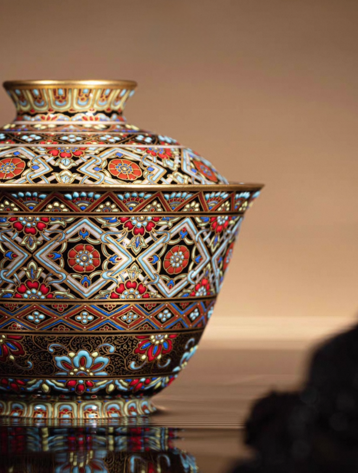 [Heirloom Collections] Imperial Grandeur: Lustrous Grace of Dunhuang Gaiwan & Master Cup Set – Handcrafted with Gold. Silver. and Falangcai Enamel from Jingdezhen