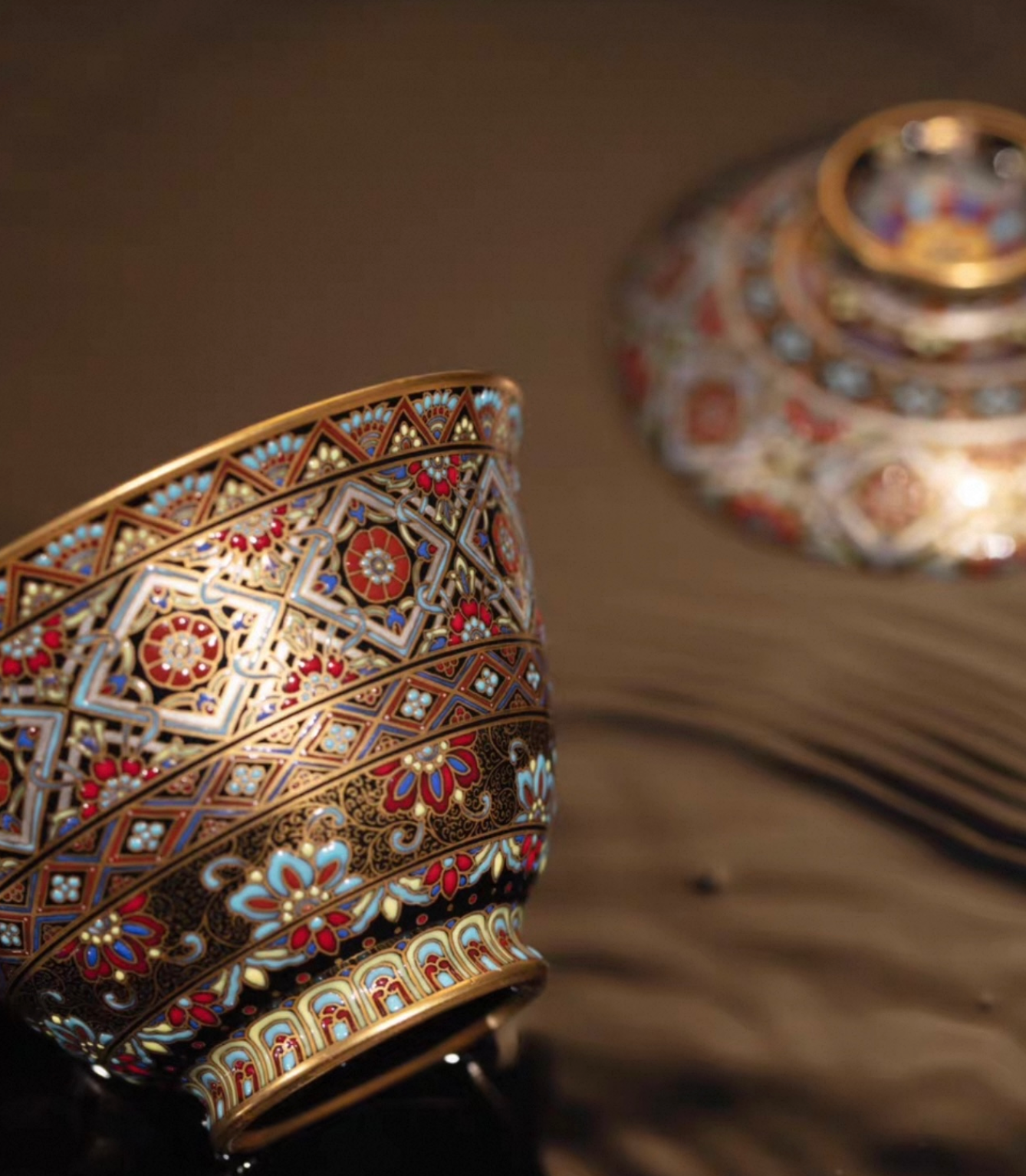 [Heirloom Collections] Imperial Grandeur: Lustrous Grace of Dunhuang Gaiwan & Master Cup Set – Handcrafted with Gold. Silver. and Falangcai Enamel from Jingdezhen