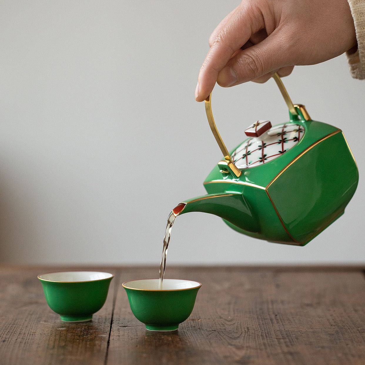 Japanese Zouzeng Kiln (Kurura-gaki) Moeghi Hand-Painted Gold Green Glaze Tea Set