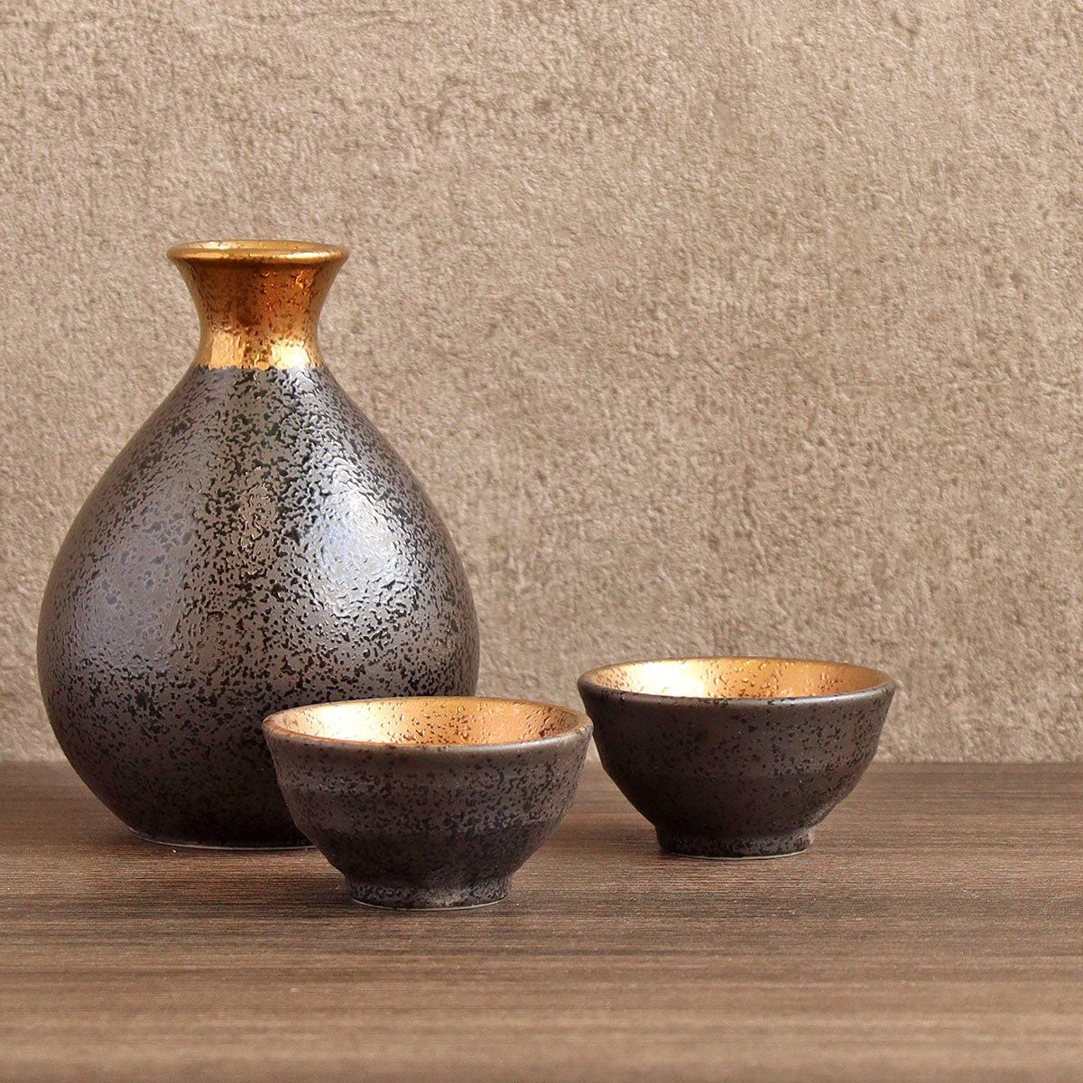 Jinpo Handcrafted Kinsai Gold Leaf Ochoko Sake Set with Wooden Gift Box