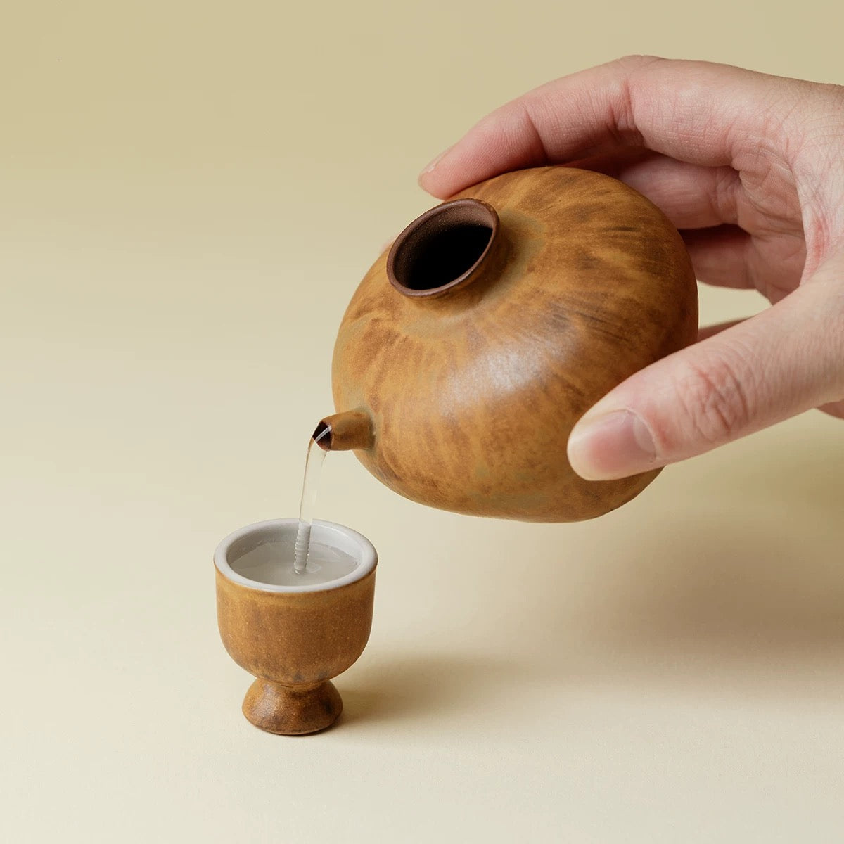 Solitary Pour Coarse Pottery Spirit Set | Kiln-Transmuted Ceramic Decanter & Cups