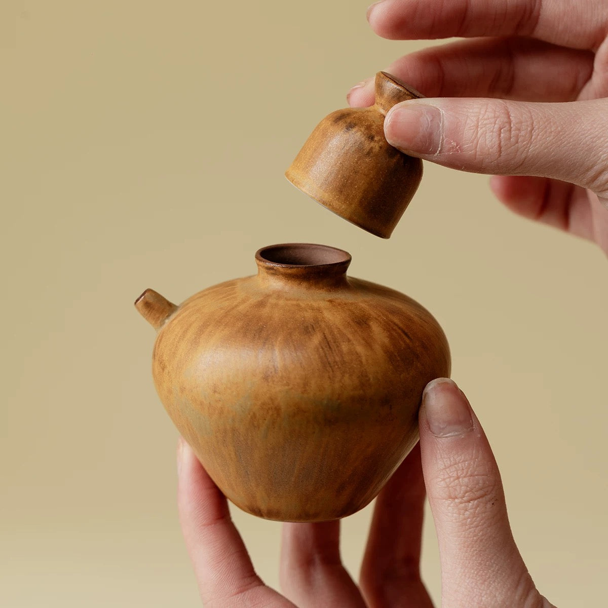 Solitary Pour Coarse Pottery Spirit Set | Kiln-Transmuted Ceramic Decanter & Cups