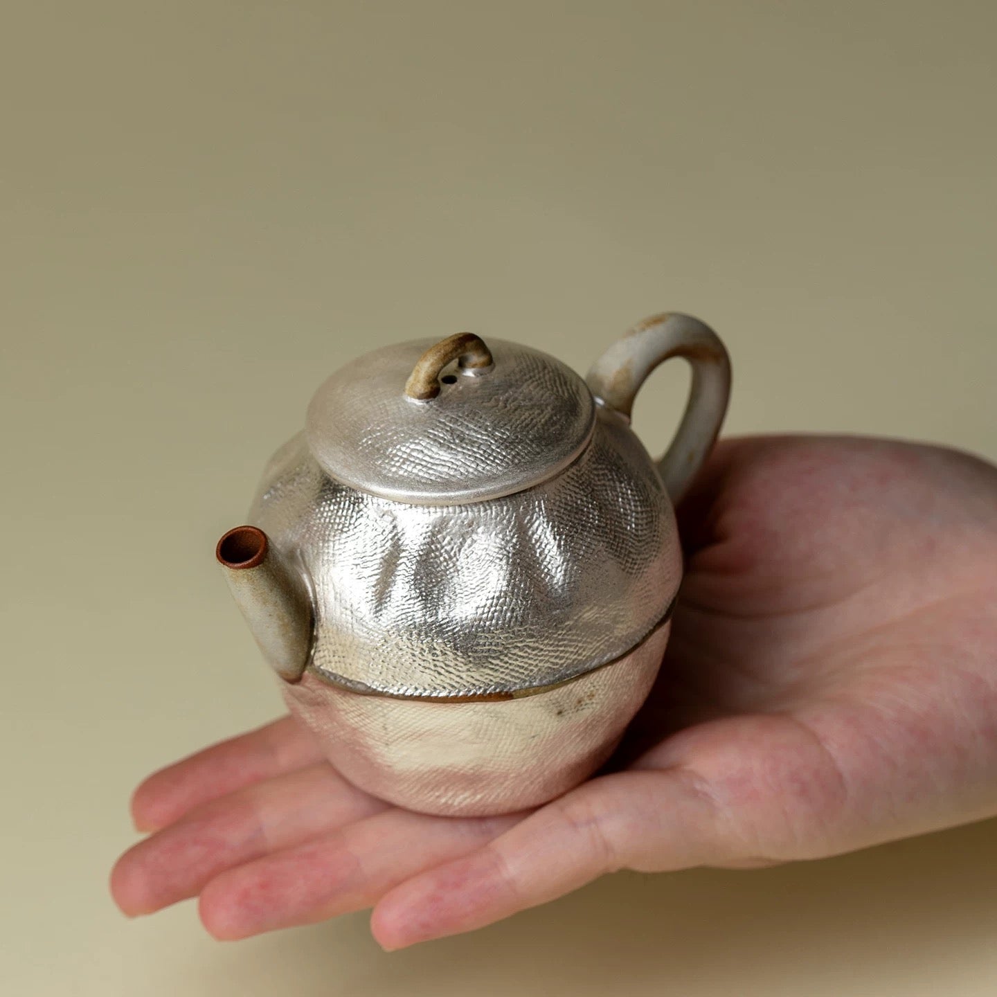Handcrafted Japanese Finger-Pressed Coarse Pottery Teapot | Gilded Silver Interior (115ml)