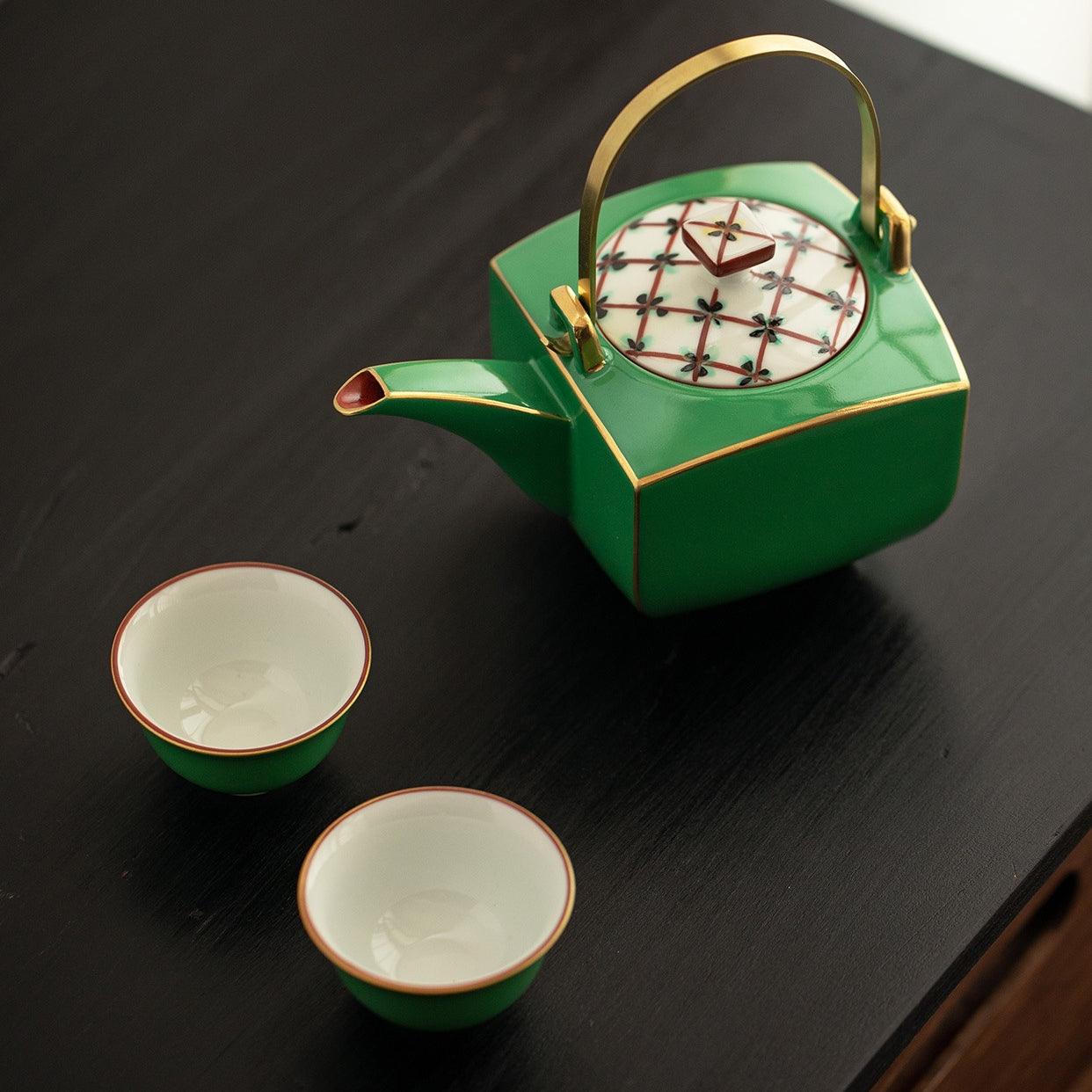 Japanese Zouzeng Kiln (Kurura-gaki) Moeghi Hand-Painted Gold Green Glaze Tea Set