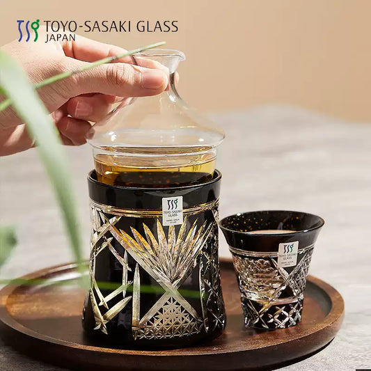 Toyo-Sasaki Yachiyogama Handcrafted Kinpaku Kuro Kiriko Sake Set Collection