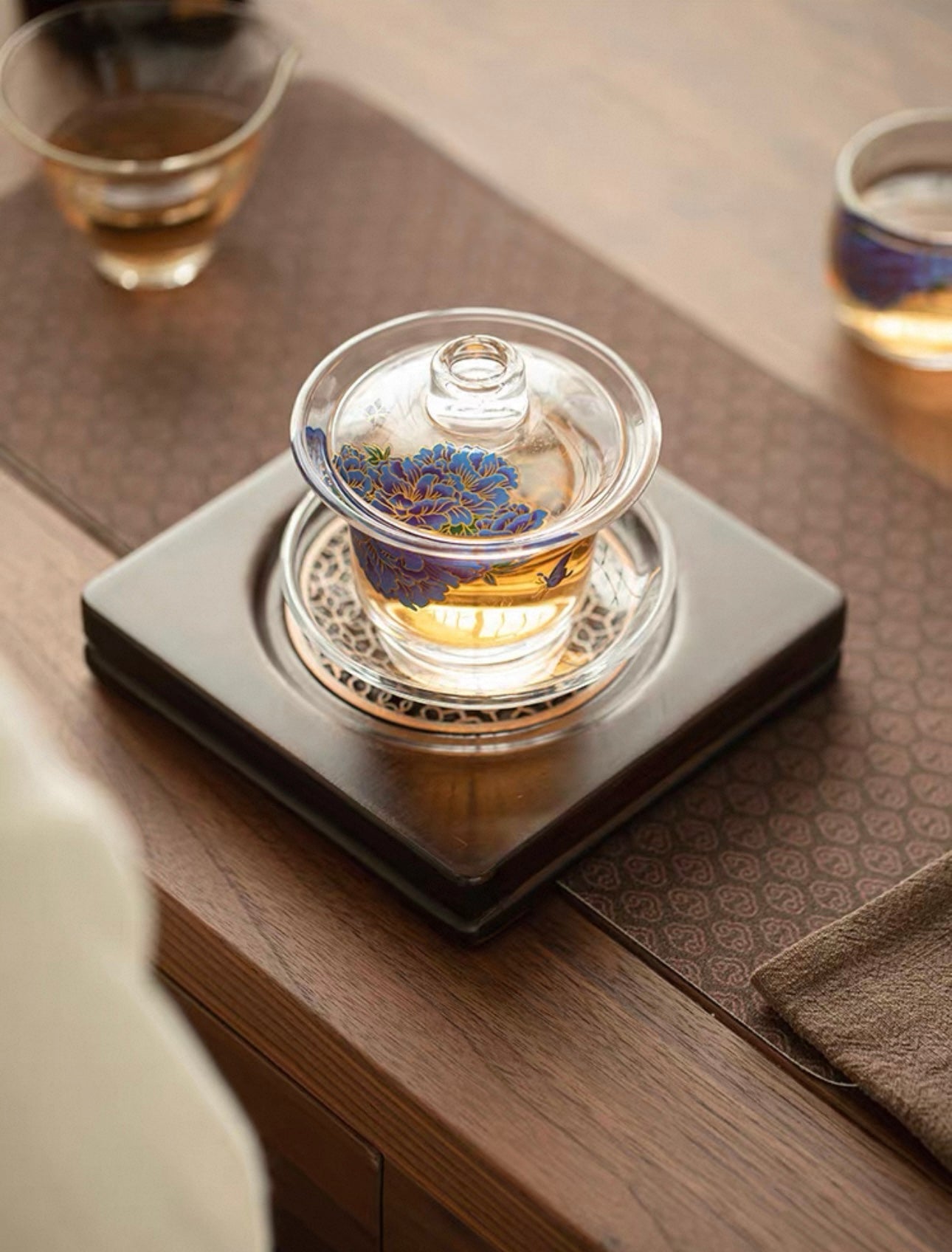 Peony-Etched Glass Gaiwan - Large. Anti-Scald Design