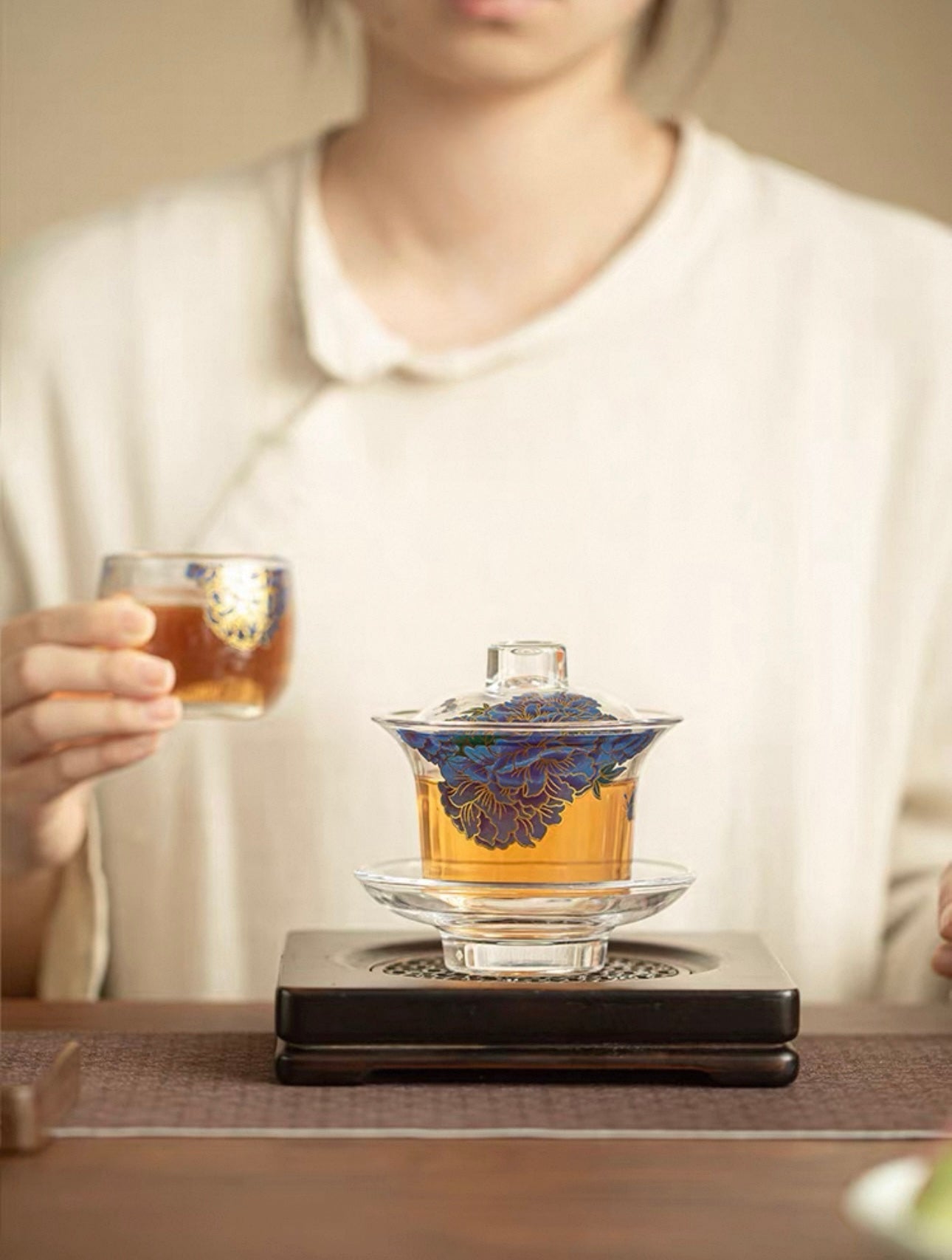 Peony-Etched Glass Gaiwan - Large. Anti-Scald Design