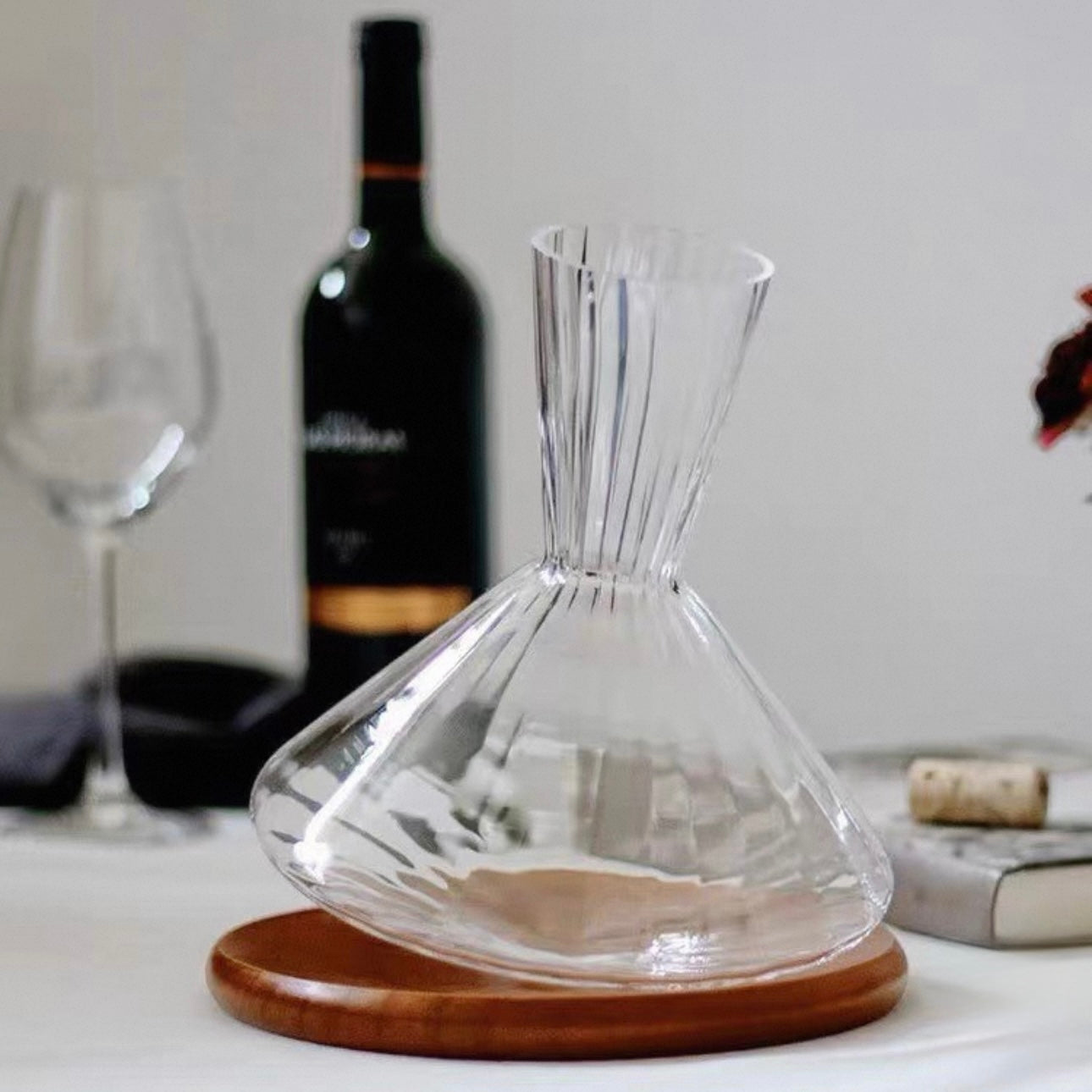 High-End Rapid Swivel Decanter | Centrifugal Aerating Tumbler