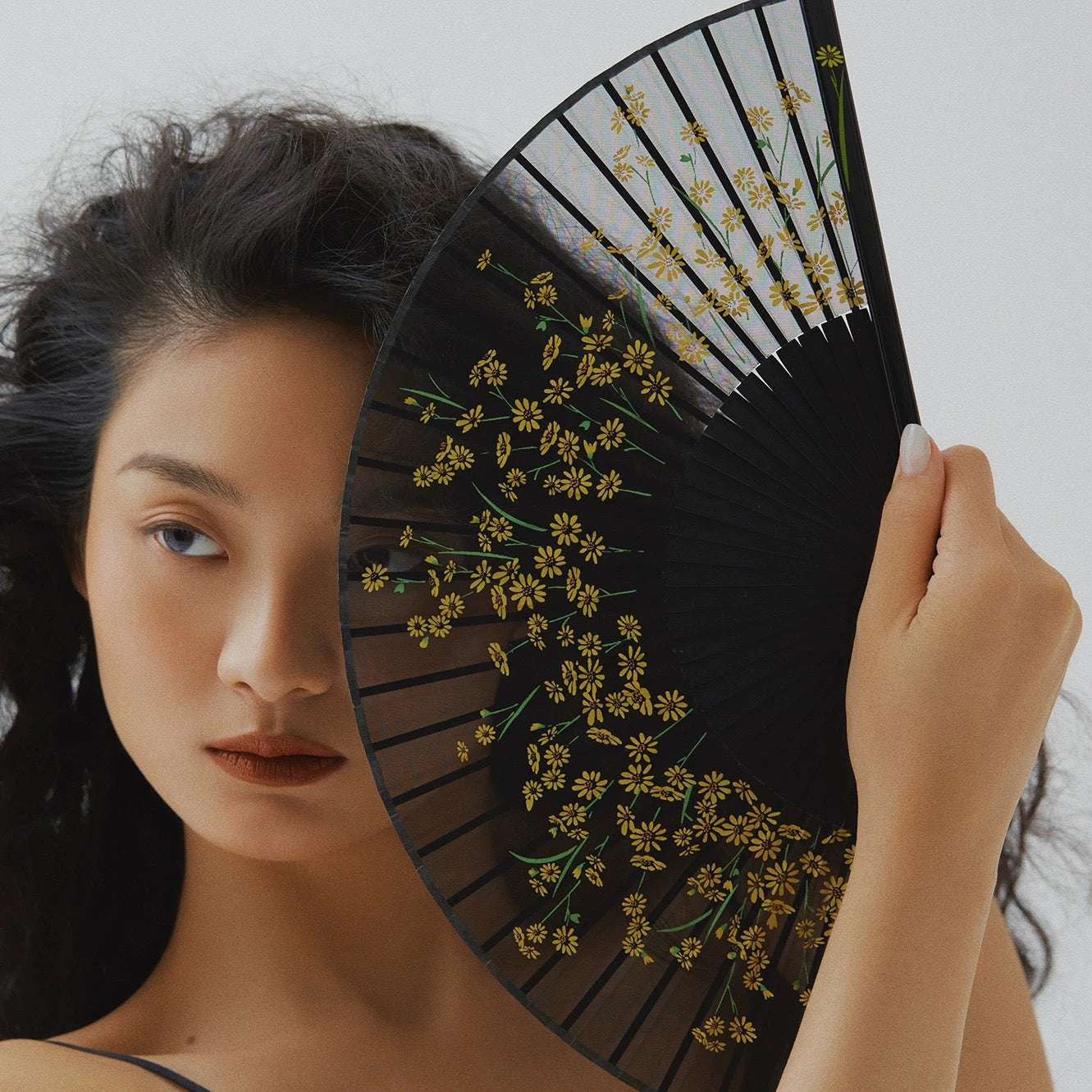 All-Bamboo Rib Silk Folding Fan | Daisy. Lily & Hibiscus Collection